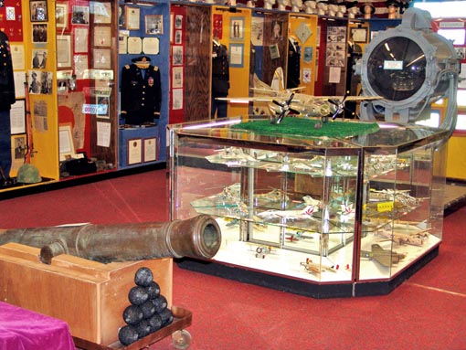 Civil War Cannon with Displays 2